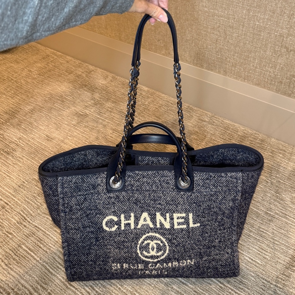 Hardly worn Chanel Deauville in navy blue boucle with silver hardware